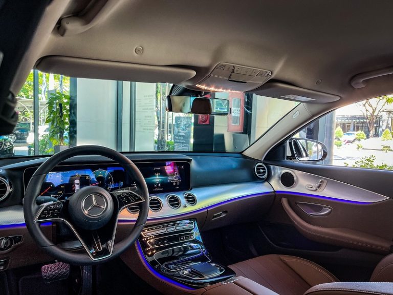 mercedes e180 khoang lái