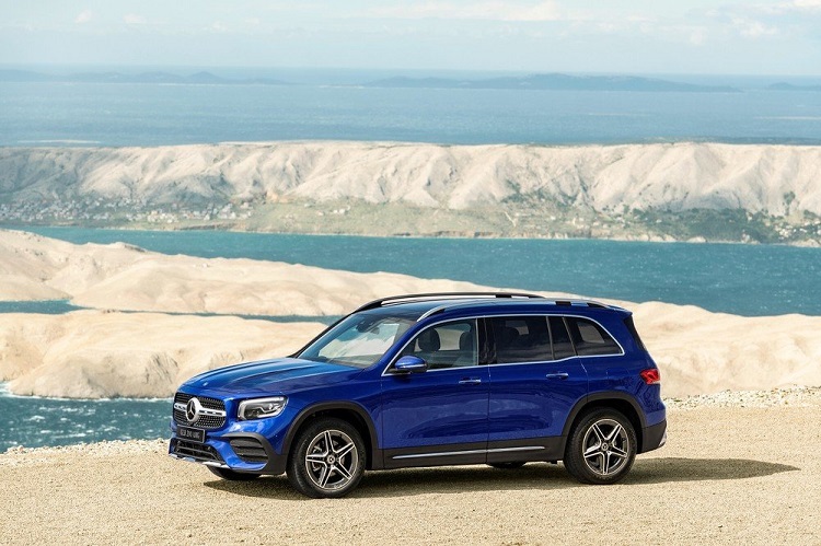 thân xe Mercedes GLB 200 AMG